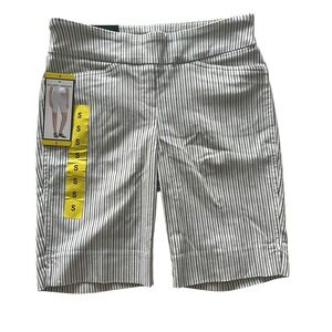 NWT Hilary Radley Women's Size S Off White Blue Stripe Bermuda 9" Stretchy Short